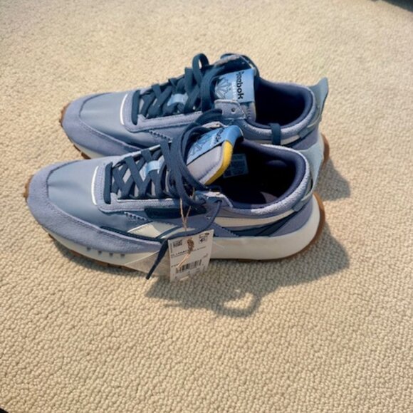 Reebok CL Legacy size 7 NWT Sneakers Fit 8.5 womens - Picture 2 of 3